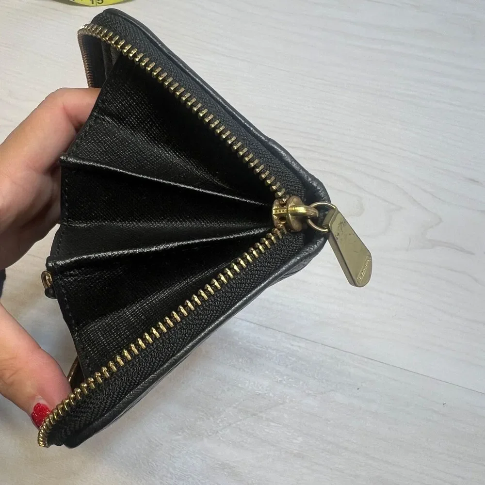 Very Rare Coach Wallet Zip Around Accordion Black‎ w/Leather Design Soft Leather